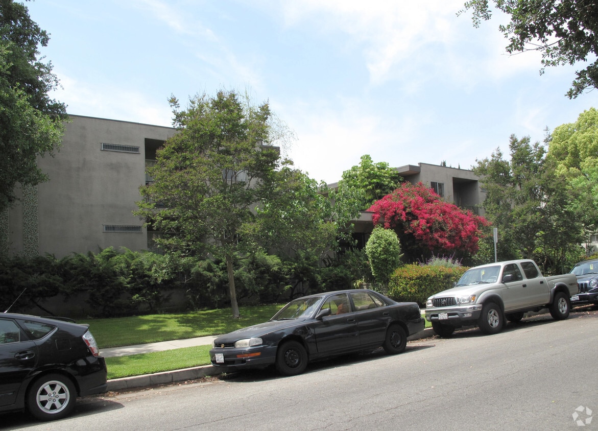 Building Photo - 807 Prospect Ave