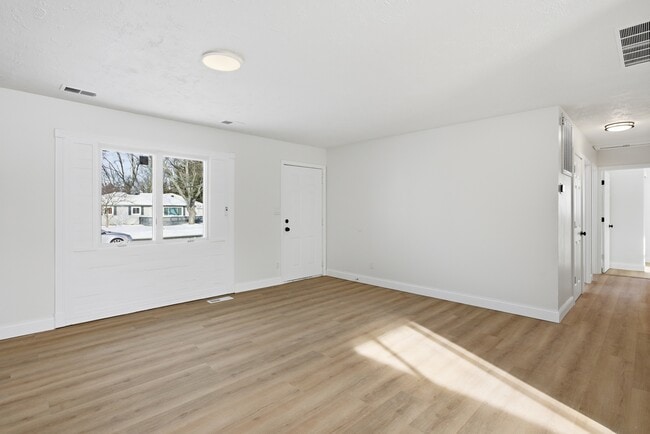 Building Photo - 6325 Woodsdale Dr