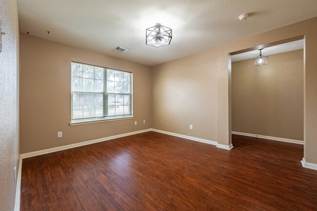 Foto del edificio - 15823 Kings Cypress Ln