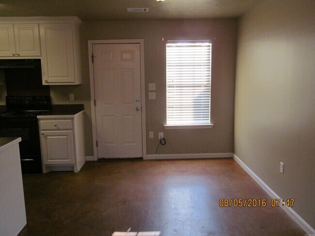 Building Photo - 8 Eagles Nest Cove