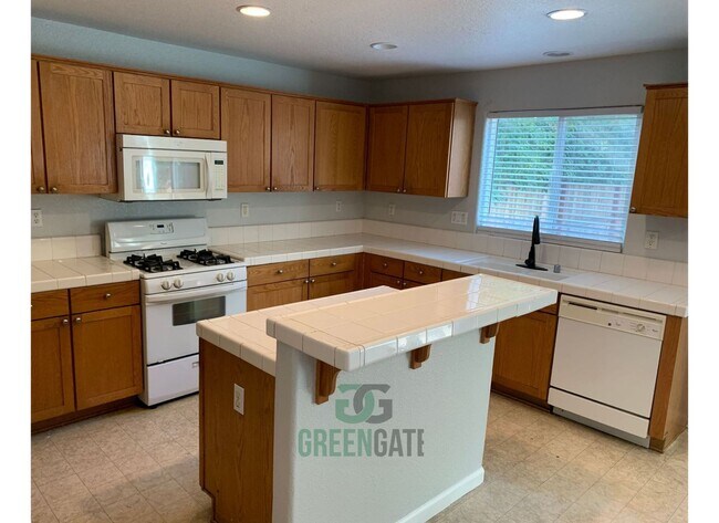 Building Photo - Two story 4 bedroom, 2.5 bath home in Stoc...