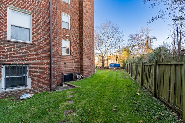 Side yard - 1380 Bryant St NE