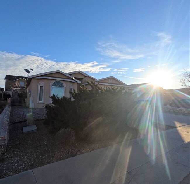 Building Photo - 4550 Hillsboro Loop