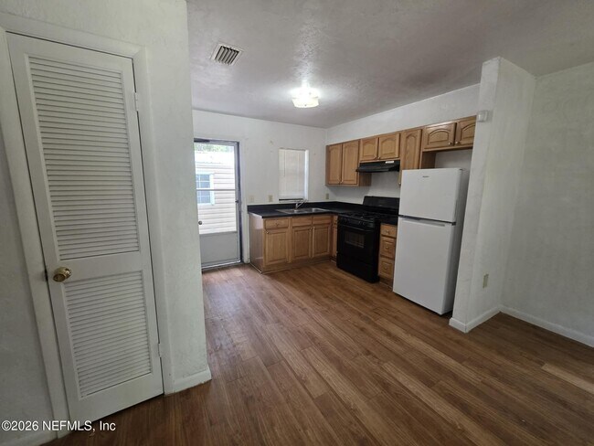 Foto del edificio - 601 MCCLURE St