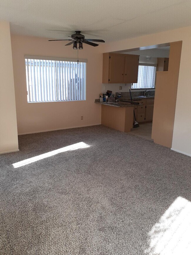 Foto del edificio - 15414 Larch Ave