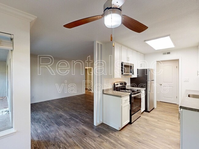 Building Photo - 823 Las Gallinas Ave