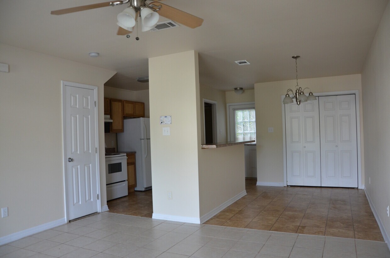 Foto del edificio - 1334 Foxwood Pl