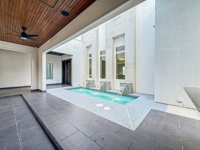 Foto del edificio - Modern 3-Bed / 3-Bath Home with Pool!