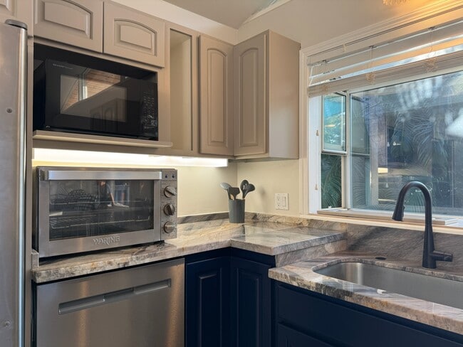 Cocina - 1668 S Alaniu Plz