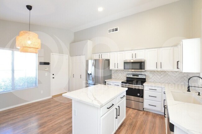 Building Photo - 303 N Tiago Dr