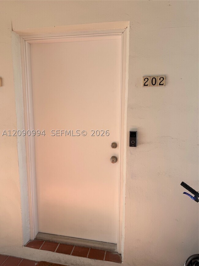 Building Photo - 460 W Park Dr