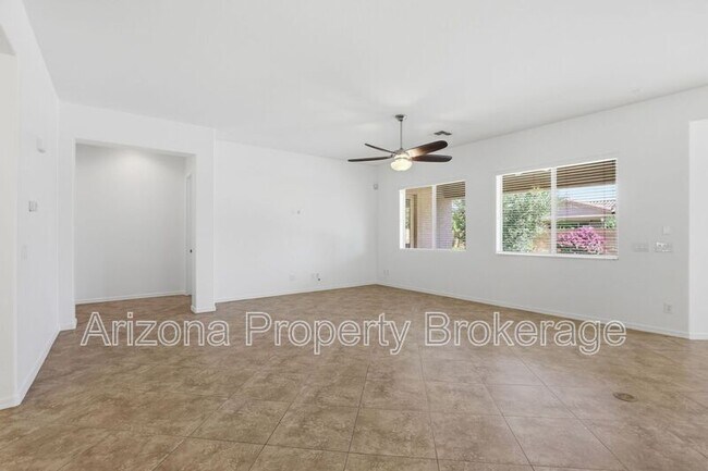 Foto del edificio - 16192 W Berkeley Rd