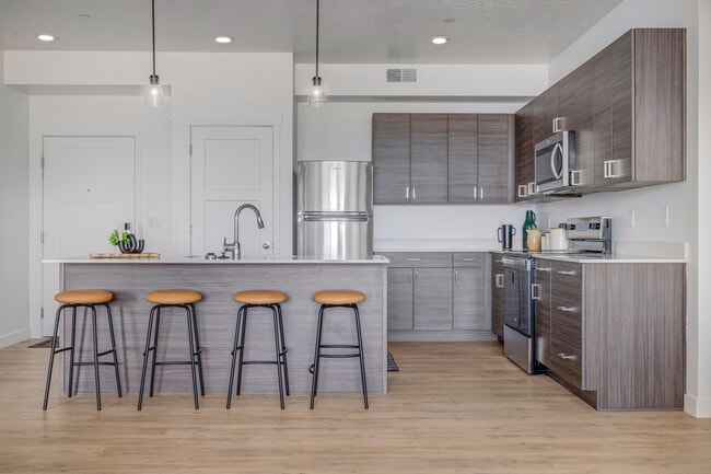 Large Kitchen Island Perfect for Gatherings - Sorella