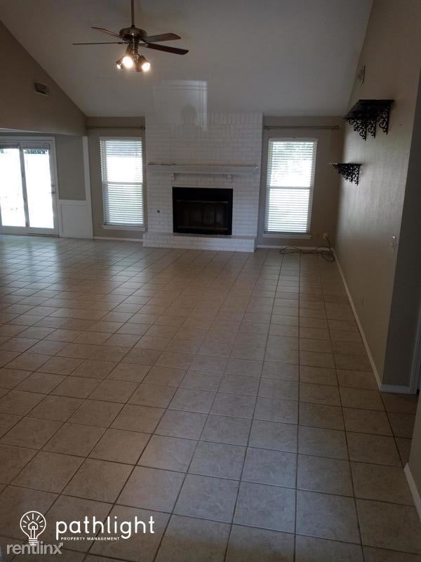 Building Photo - 3 br, 2 bath House - 2201 S Chestnut Avenu...