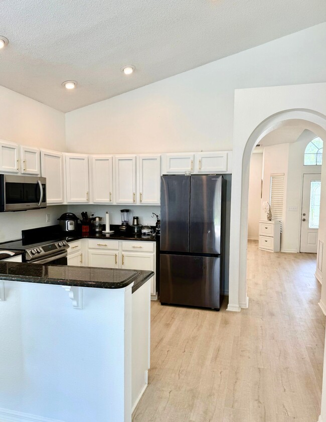 Recently Updated & New Applicances - 2414 Siward Ave