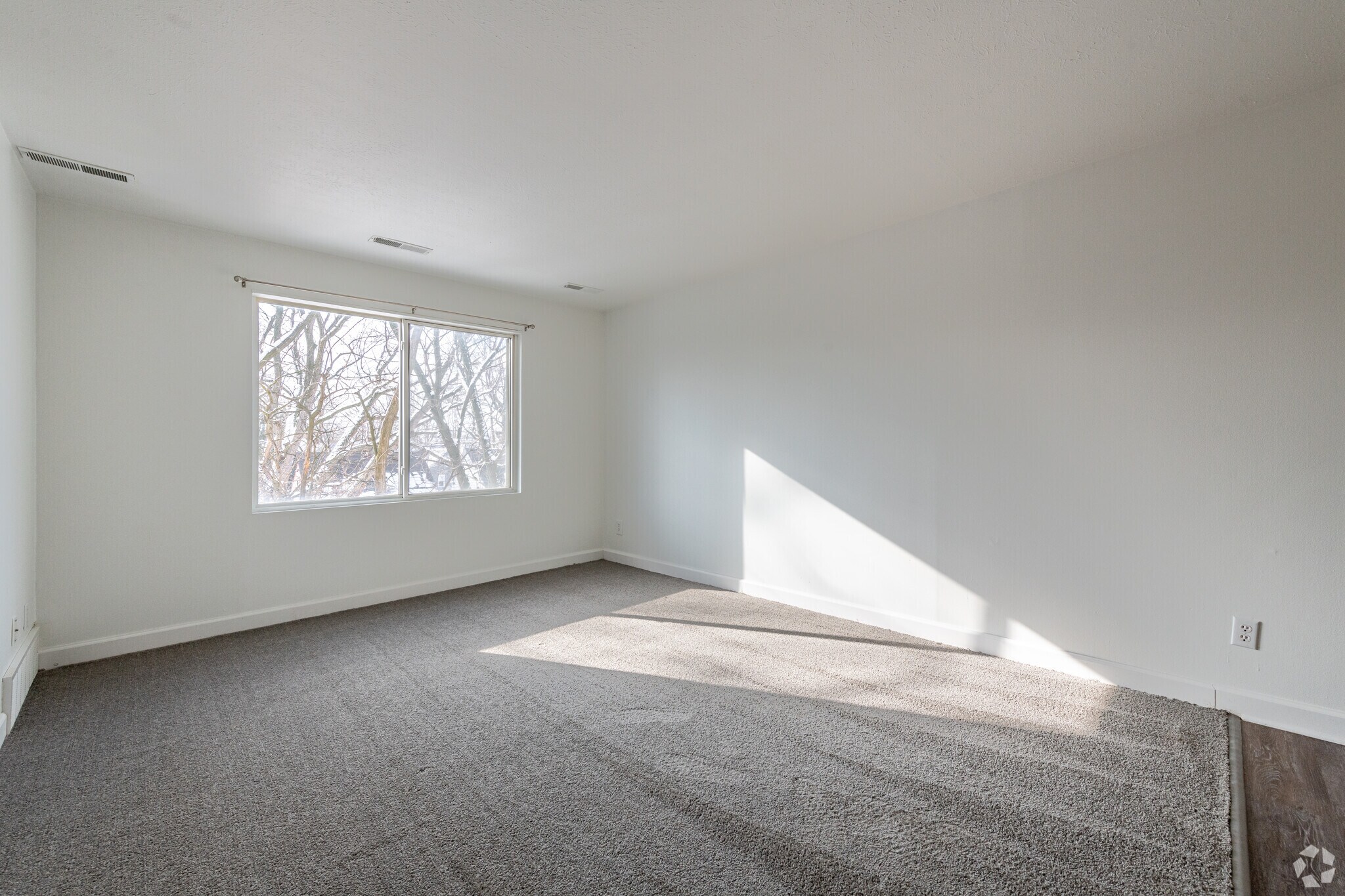 Skyview Manor – photo 5