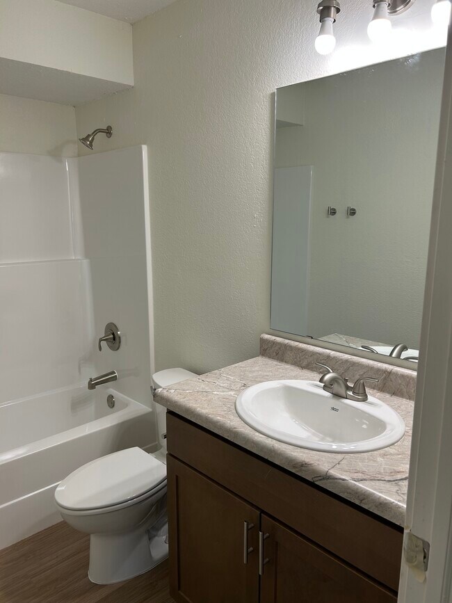 Foto del edificio - Cottonwood Creek Apartments