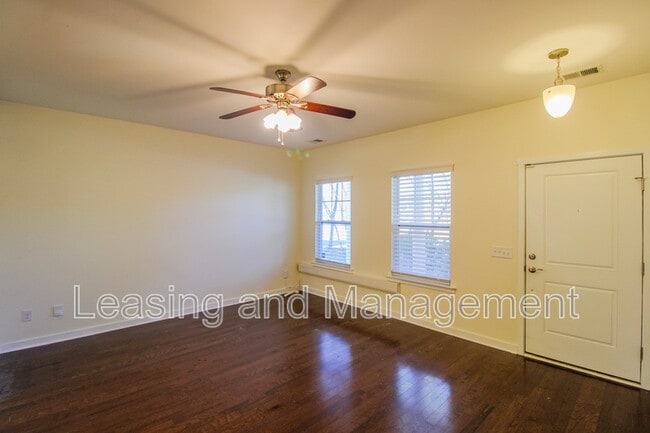 Foto del edificio - 4946 Ballantine Dr