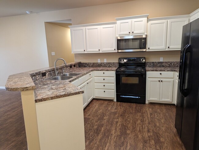 Building Photo - High-end Duplex in Frenship District