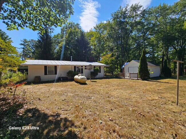 Building Photo - 440 Lake Dr