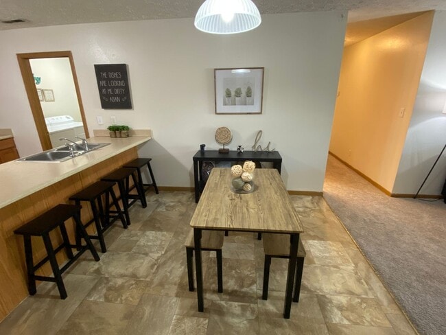 Interior Photo - Anthrop Pointe