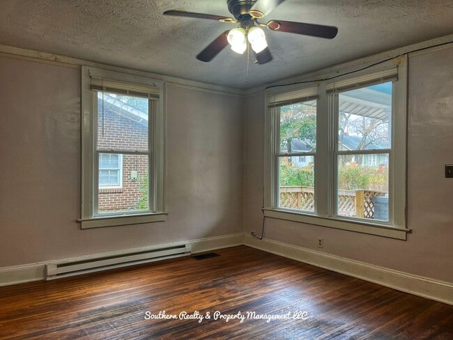 Building Photo - Cherry Street Triplex, Mgm