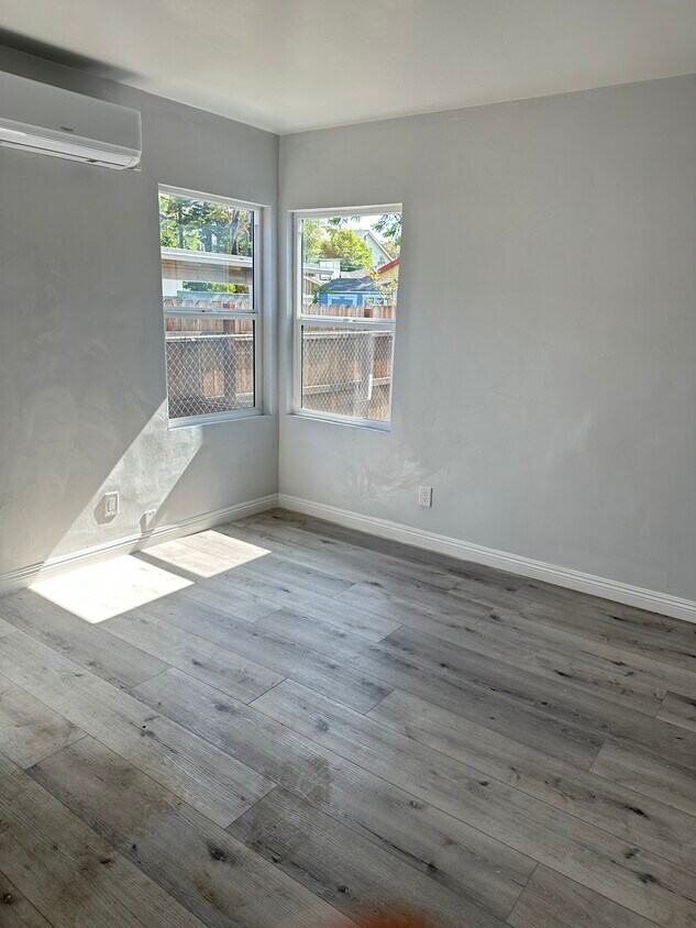 Building Photo - 1758 Lincoln Ave