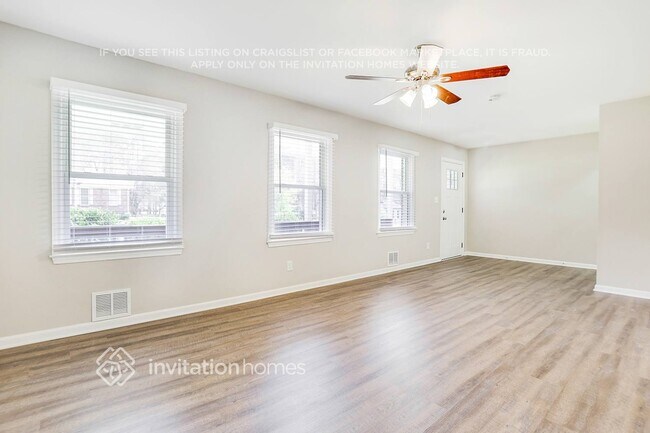 Foto del edificio - 5595 Morning Creek Cir