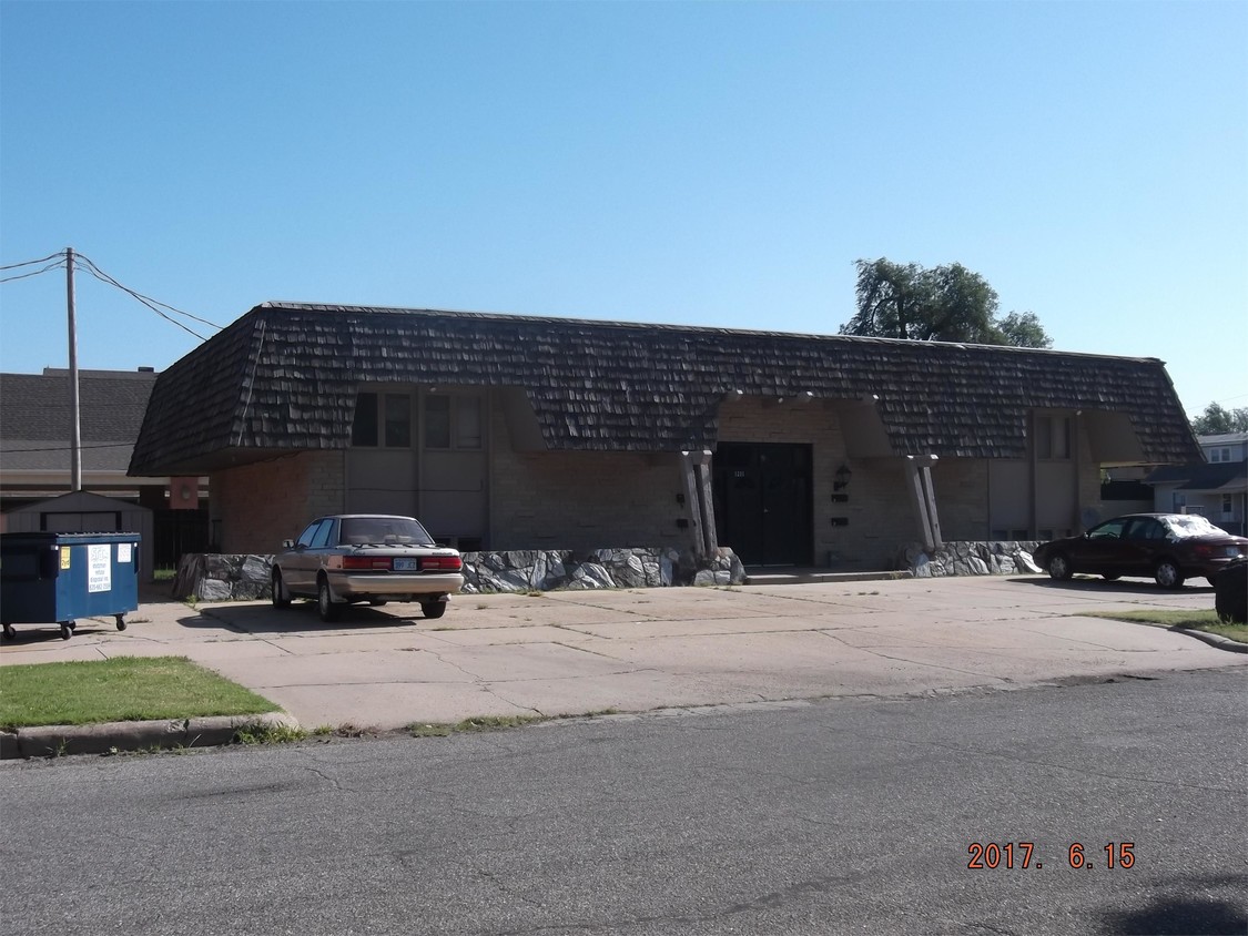 Primary Photo - 1201 N Main St