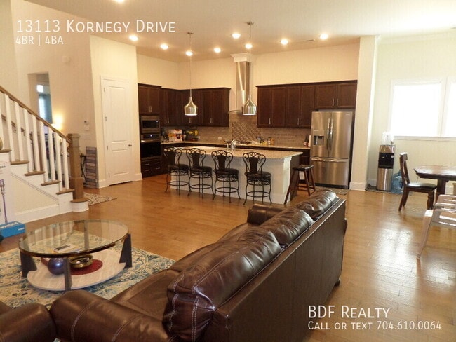 Building Photo - 13113 Kornegy Dr