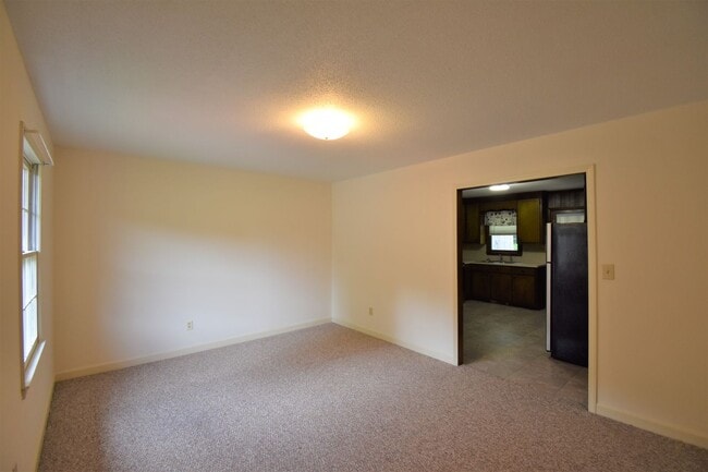 Building Photo - Lexington Duplex