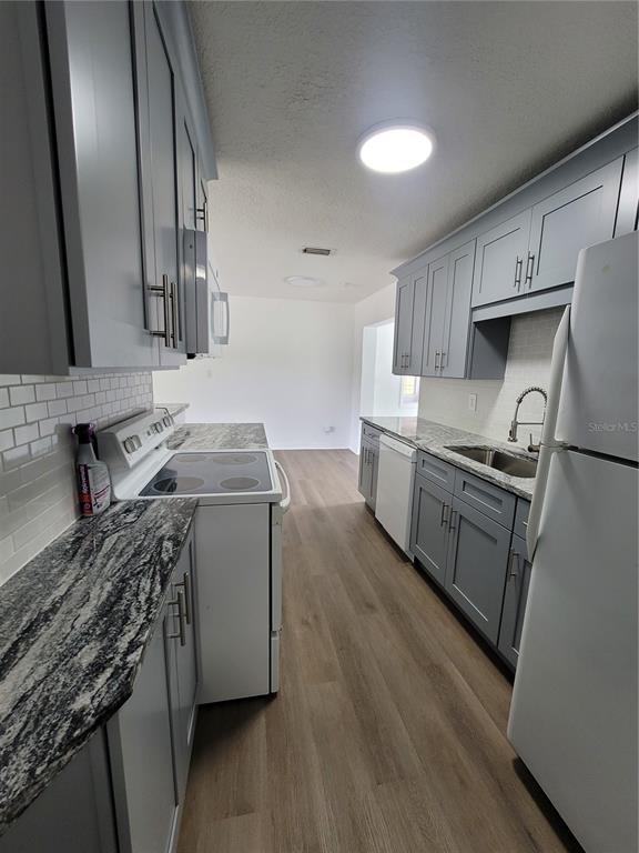 Foto del edificio - 390 Davison Ave NE