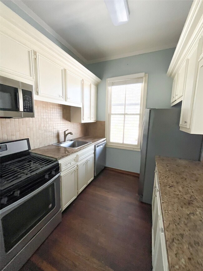 Foto del edificio - 901 Broadway Avenue J