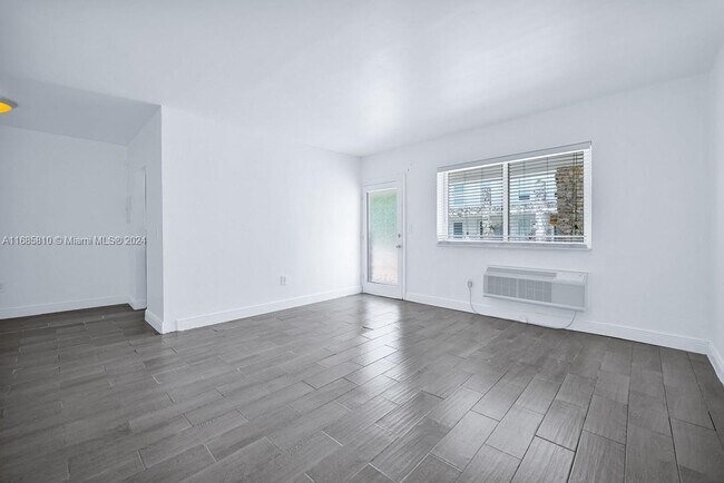 Building Photo - 320 85th St