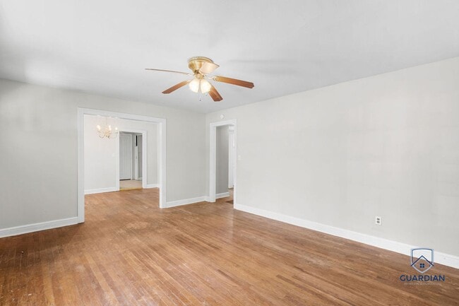 Building Photo - 2 bedroom 1 bath home located near Gadsden...
