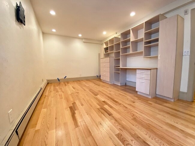 *Pictures are representative samples of the advertised unit. In some cases, the actual units you tou - 27 Saint Marys Ct