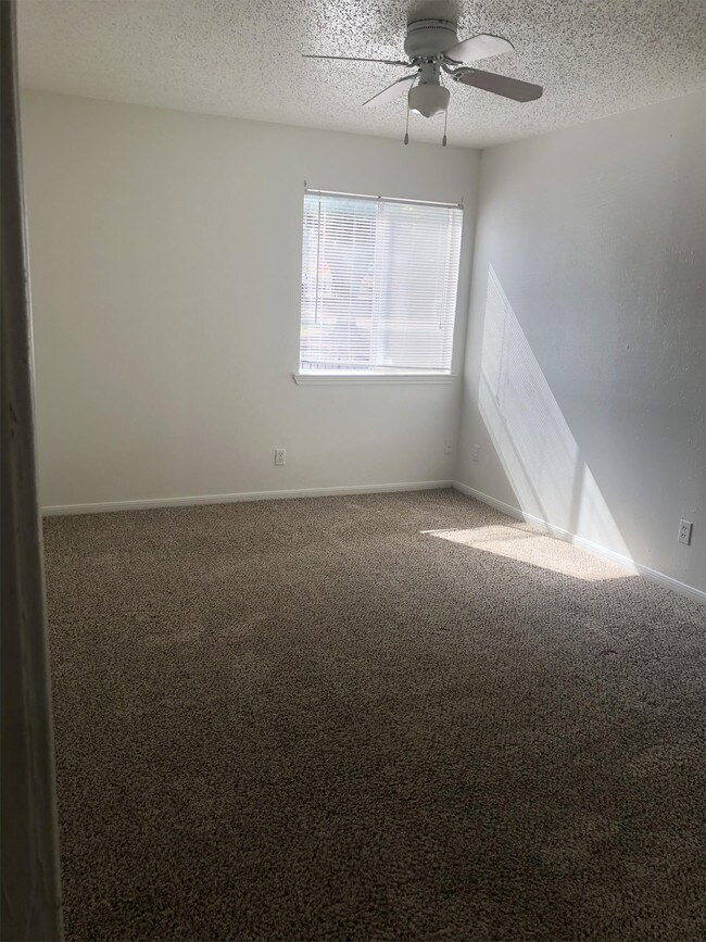Foto del edificio - 226 Lake Meadows Dr