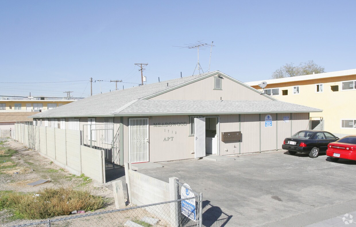 Building Photo - Meadowwood Apartments