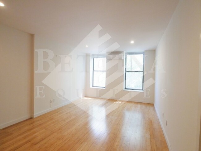 Foto del edificio - 445 E 88th St