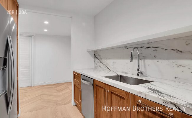 Foto del edificio - 429 N Oakhurst Dr