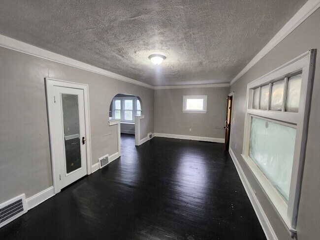 Foto del edificio - Charming 3-Bedroom Property in Prime Location