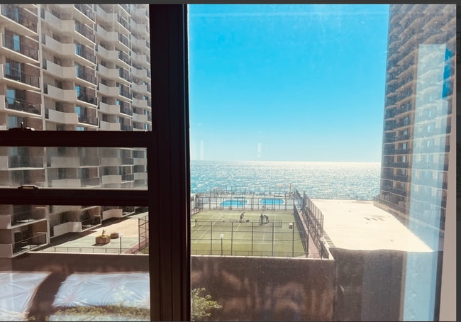 Building Photo - 6030 N Sheridan Rd