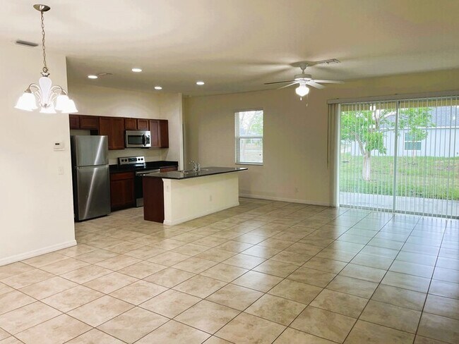 Foto del edificio - NE Cape Coral Single Family Home
