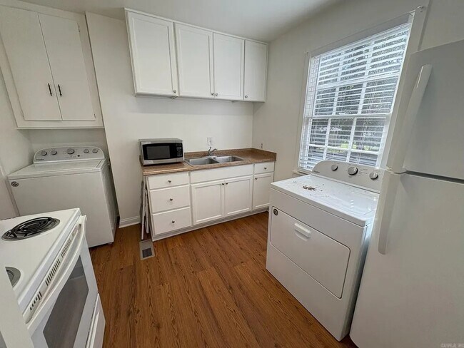 Foto del edificio - 204 N Tyler St