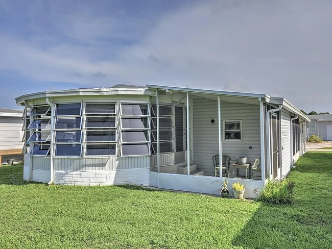 Building Photo - 1035 Royal Palm Dr