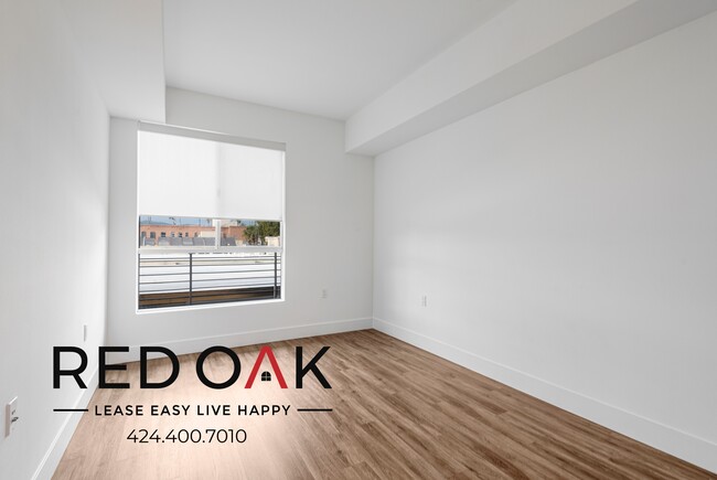 Foto del edificio - 453 S Kenmore Ave