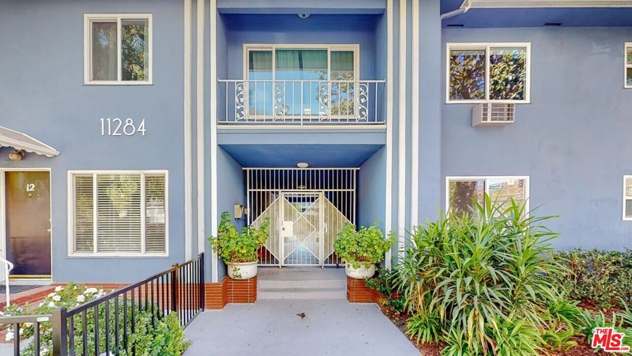 Foto principal - 11284 Montana Ave