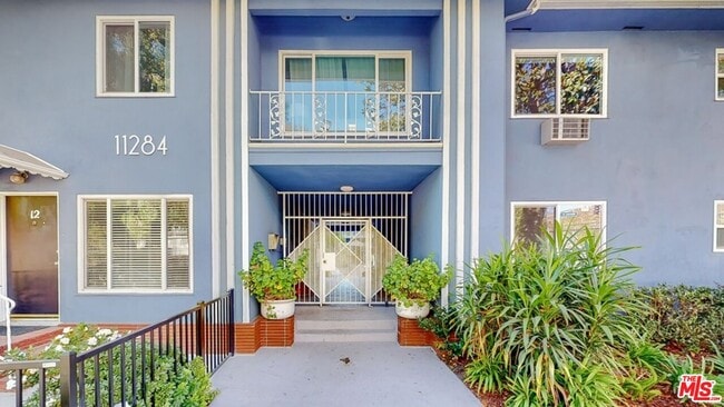 Foto del edificio - 11284 Montana Ave