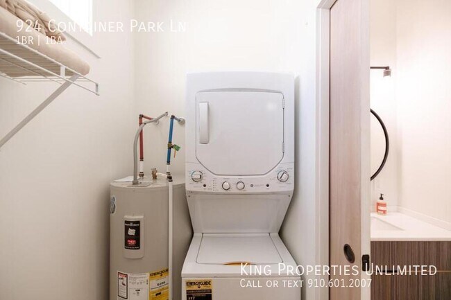 Foto del edificio - 924 Container Park Ln