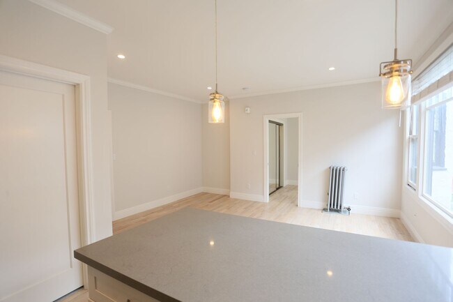 Foto del edificio - Beautifully remodeled 2BR/1BA with Open Kitchen, Laundry, Pets Considered (171 Montecito #204)